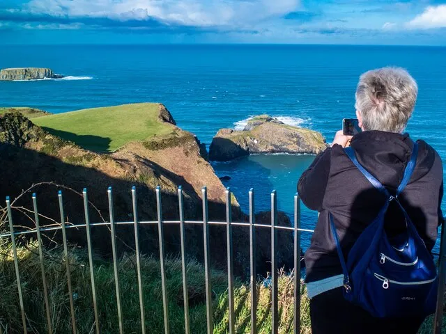 Giants Causeway and Castles from Belfast: Guided Tour