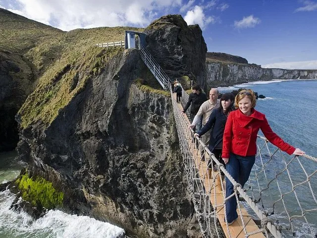 Guided Day Tour: Giant's Causeway from Belfast