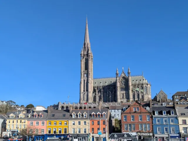 Cobh Walking Tour – Titanic Town & Historic Harbour Experience